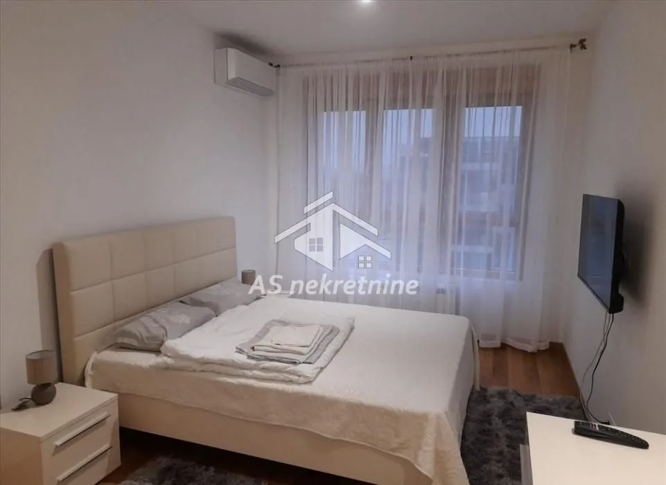 Rent, four bedroom apartment, 105m², Novi Beograd Blok 65, Novi Beograd Sve Podlokacije