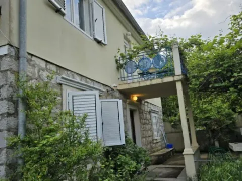 Rent, house, 85m², Muo, Kotor