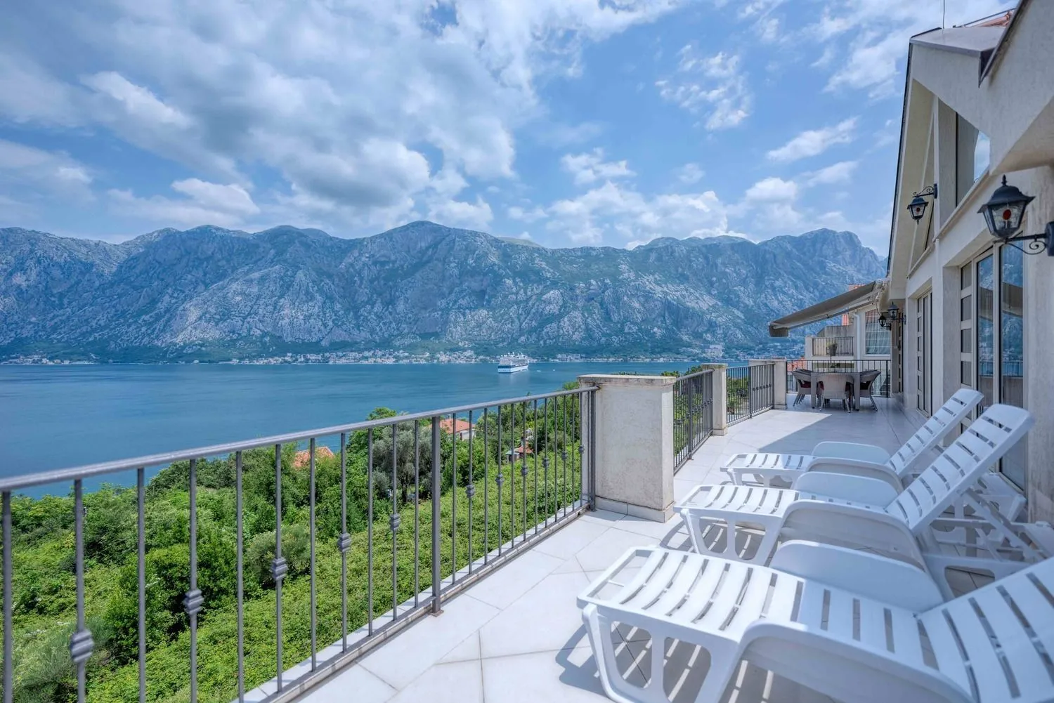 Sale, three bedroom apartment, 167m², Prčanj, Kotor