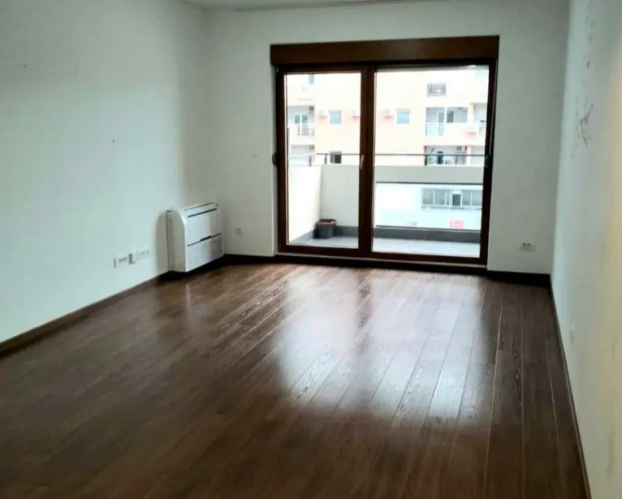 Izdavanje, dvosoban stan, 70m², Master Kvart, Podgorica