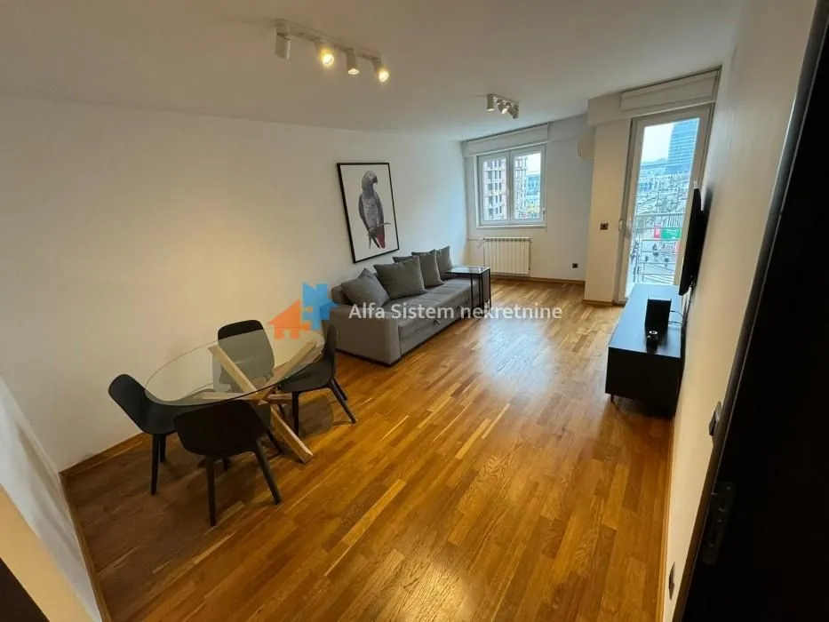 Izdavanje, dvosoban stan, 55m², Sarajevska, Beograd