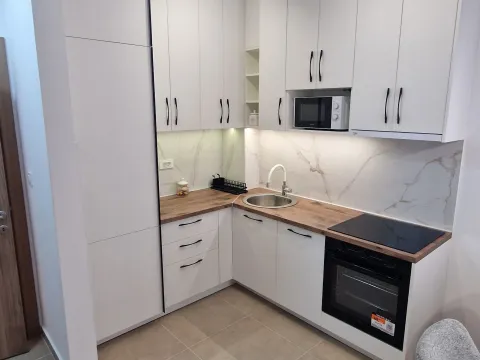 Izdavanje, dvosoban stan, 70m², Radanovići, Kotor - image 7