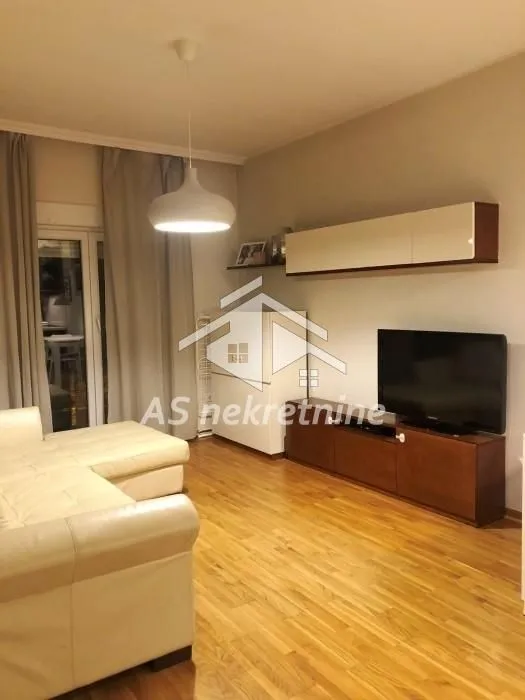 Izdavanje, dvosoban stan, 50m², Kalenić Pijaca, Vračar Sve Podlokacije