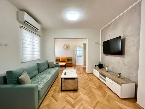 Prodaja, trosoban stan, 80m², Budva, Crna Gora - image 1