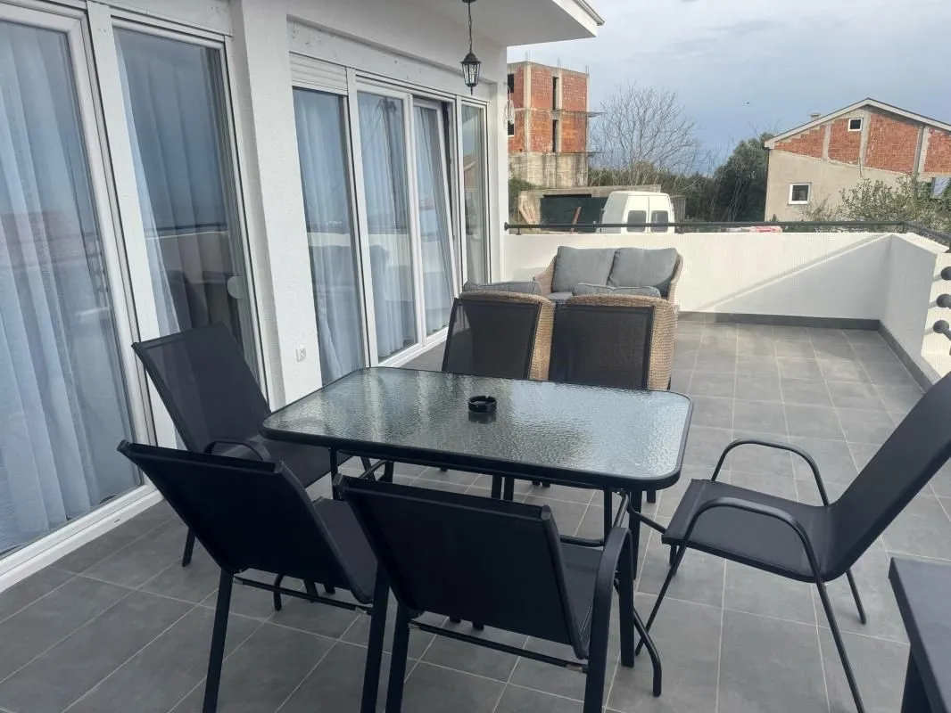 Izdavanje, kuća, 100m², Krimovica, Kotor