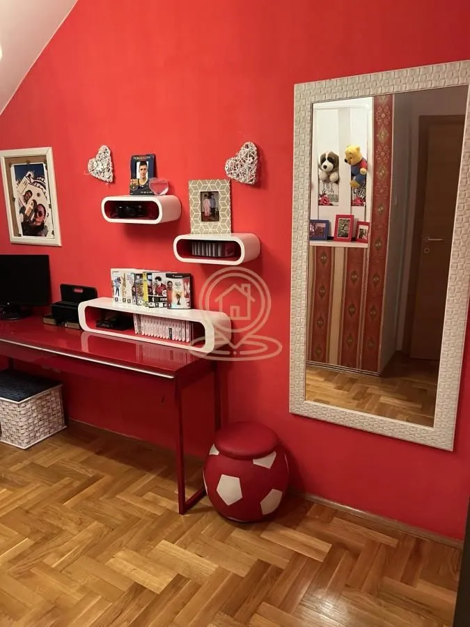 Prodaja, četvorosoban stan, 128m², Novo naselje, Novi Sad