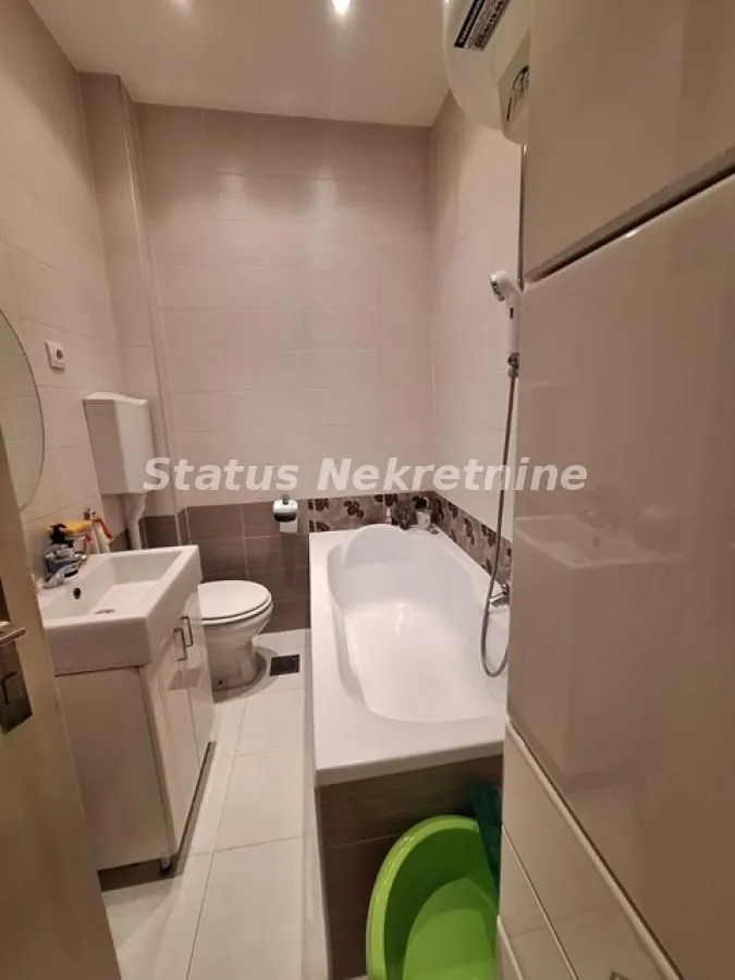 Prodaja, trosoban stan, 93m², Centar, Novi Sad