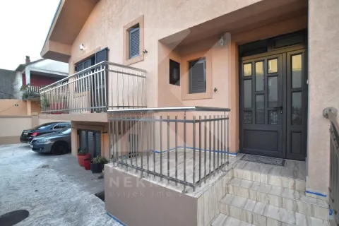 Entrance to the house with stairs and a terrace. - image 18