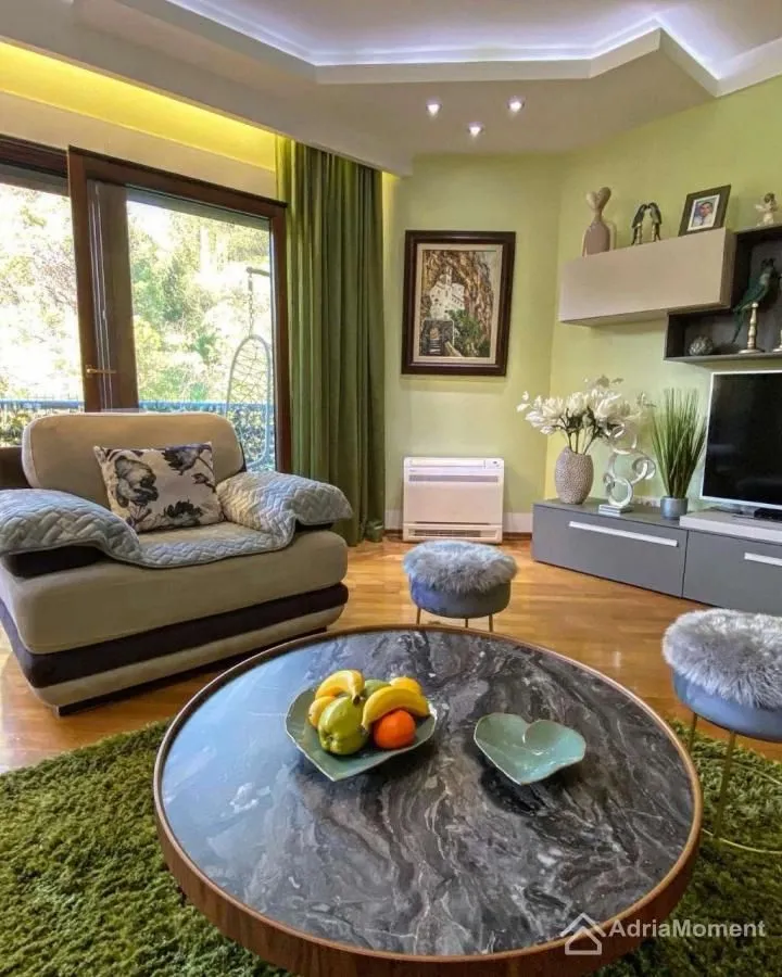 Prodaja, trosoban stan, 140m², Gorica C, Podgorica