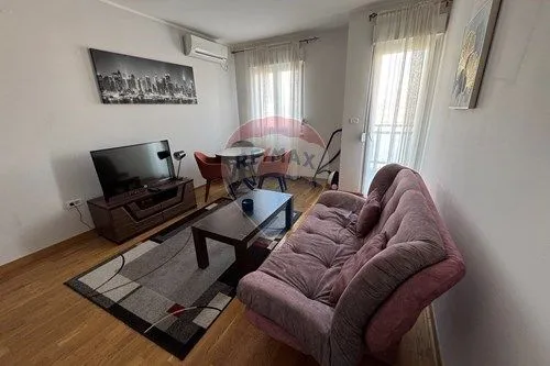 Izdavanje, jednosoban stan, 42m², City Kvart, Podgorica