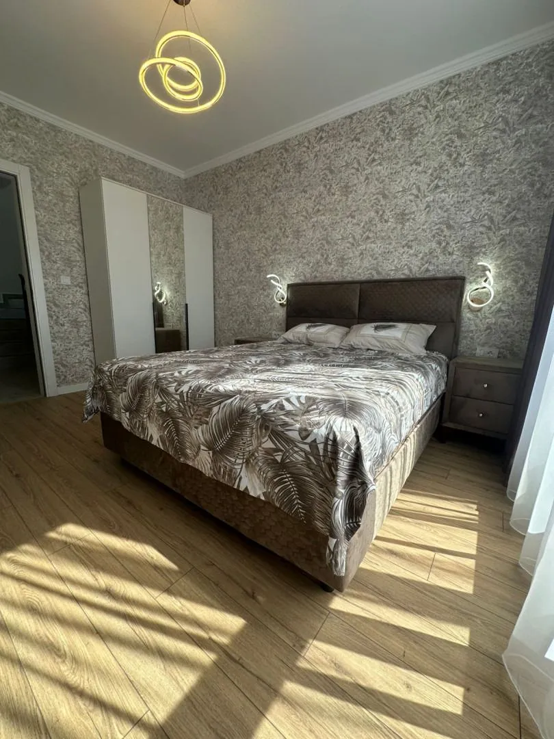 Izdavanje, kuća, 160m², Lastva Grbaljska, Kotor