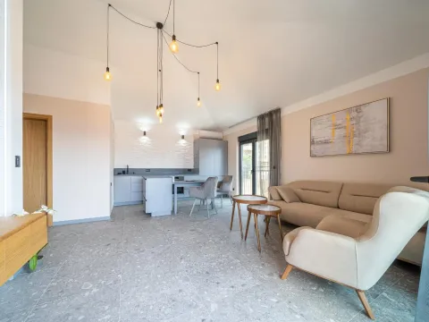 Prodaja, dvosoban stan, 78m², Centar, Tivat - image 2