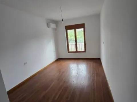 Izdavanje, trosoban stan, 96m², Master Kvart, Podgorica - image 5