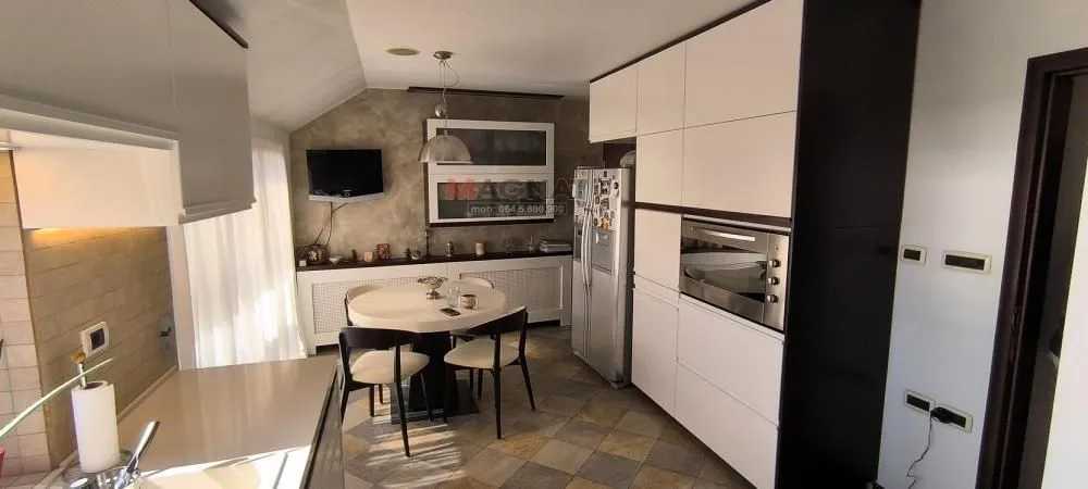Prodaja, stan, 195m², Kalenić Pijaca, Vračar Sve Podlokacije