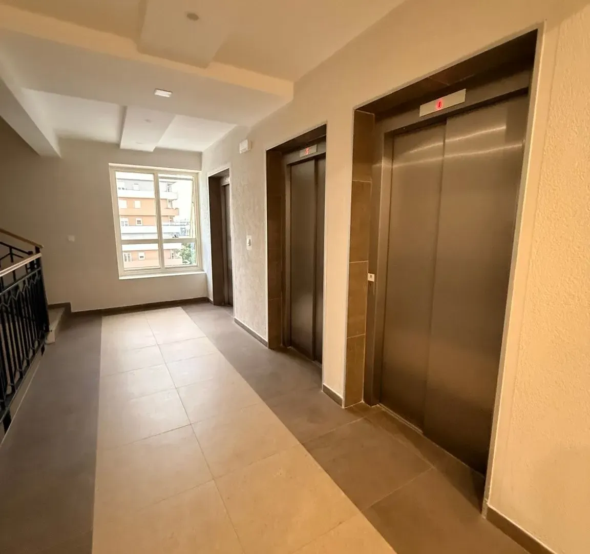 Izdavanje, poslovni prostor, 49m², Central Point, Podgorica