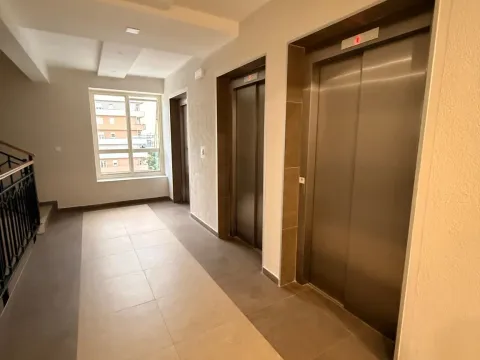 Izdavanje, poslovni prostor, 49m², Central Point, Podgorica - image 11
