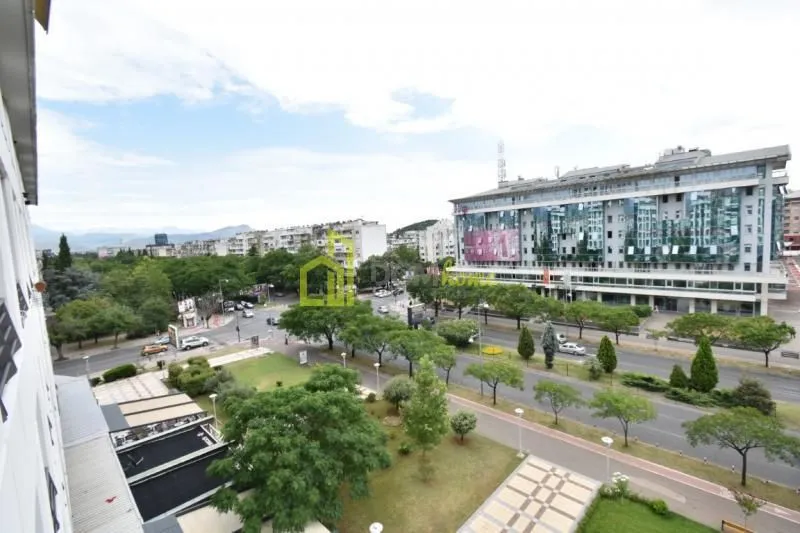 Izdavanje, trosoban stan, 117m², Preko Morače, Podgorica