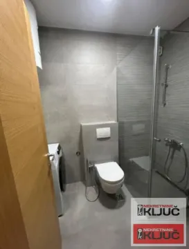 Izdavanje, dvosoban stan, 70m², Centar, Novi Sad - image 11