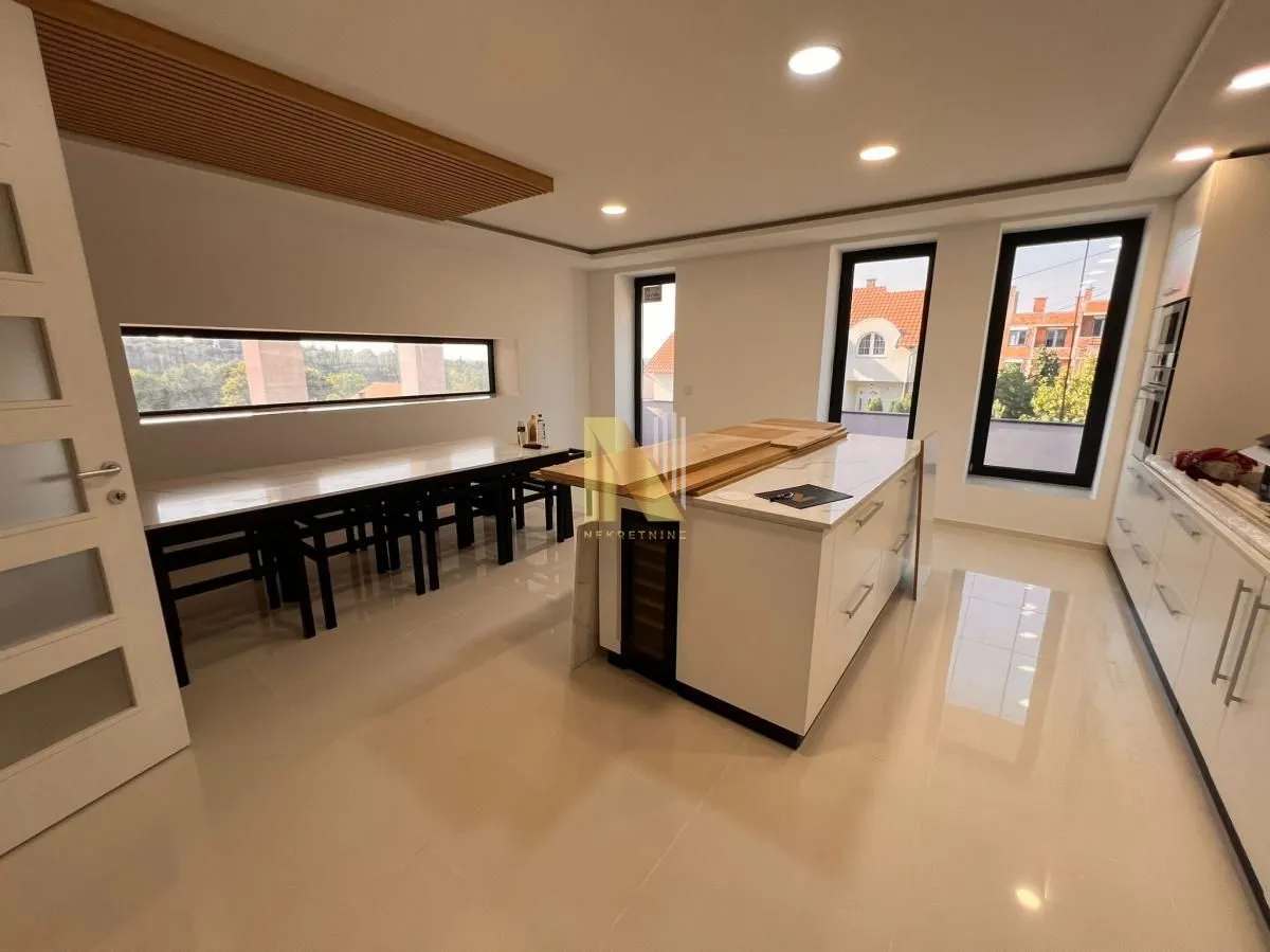 Prodaja, kuća, 591m², Sremska Kamenica, Petrovaradin