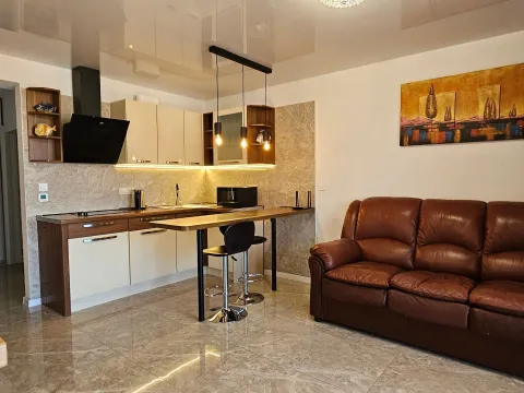 Rent, one bedroom apartment, 50m², Velji Vinogradi, Budva - image 2
