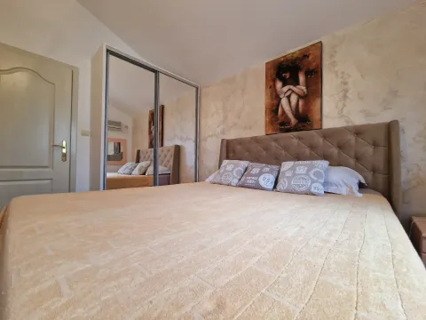 Rent, two bedroom apartment, 72m², Budva, Crna Gora - image 11