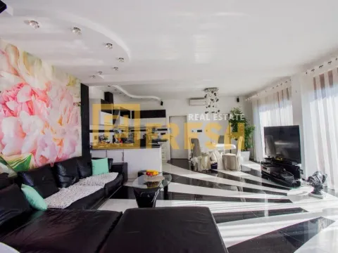 Sale, house, 550m², Budva, Crna Gora - image 17