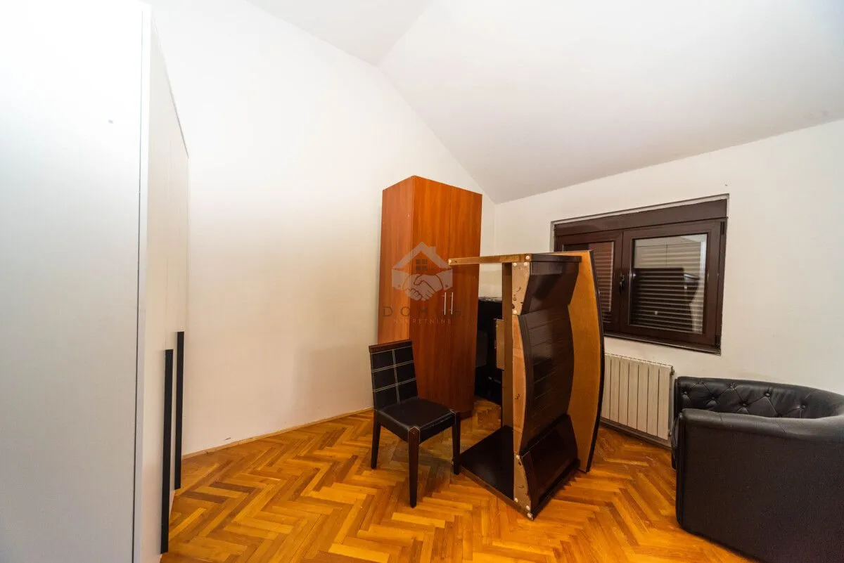 Izdavanje, kuća, 380m², Gorica C, Podgorica