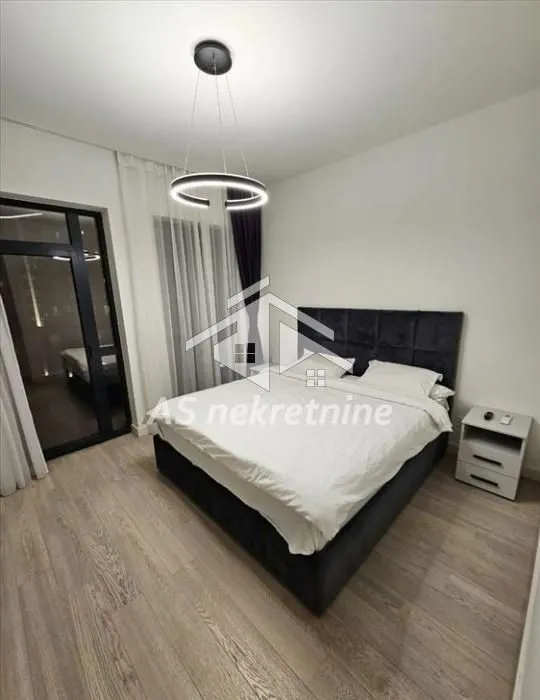 Izdavanje, četvorosoban stan, 111m², Savski Venac, Beograd