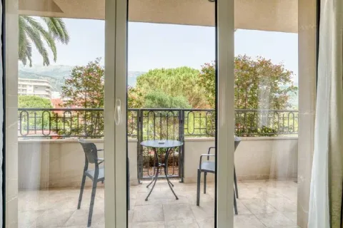 Rent, two bedroom apartment, 80m², Centar, Budva - image 10