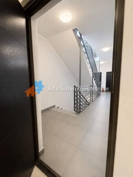 Izdavanje, četvorosoban stan, 95m², Savski Venac, Beograd