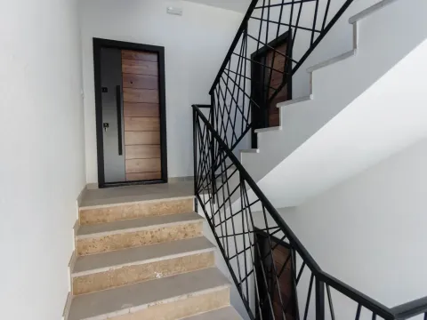 Prodaja, trosoban stan, 82m², Tivat, Crna Gora - image 6