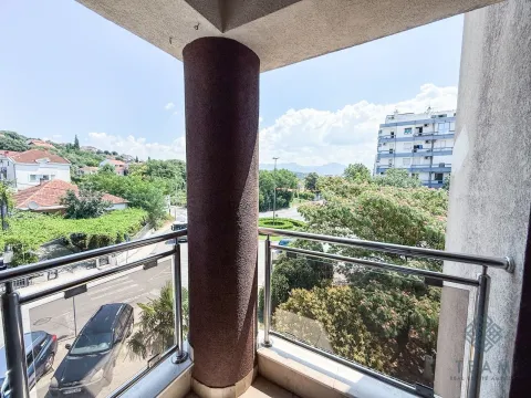 Rent, two bedroom apartment, 85m², Preko Morače, Podgorica - image 11