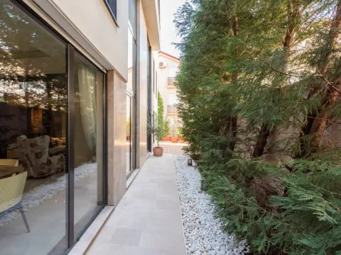 Sale, three bedroom apartment, 200m², Podgorica, Crna Gora - image 40