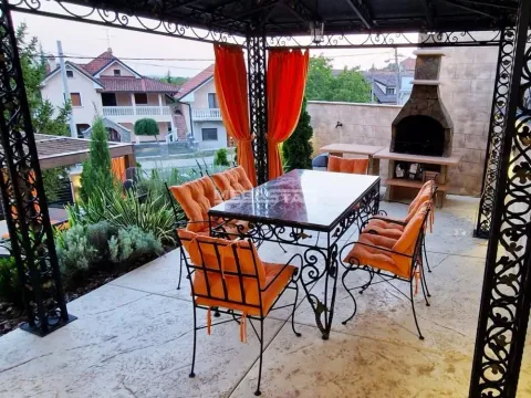 Sale, house, 500m², Jajinci, Voždovac Sve Podlokacije - image 14