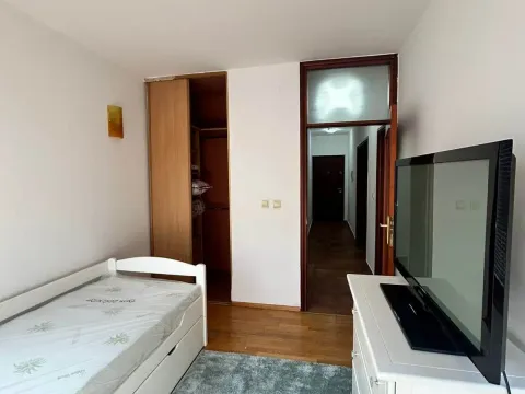 Izdavanje, trosoban stan, 120m², Ljubović, Podgorica - image 16