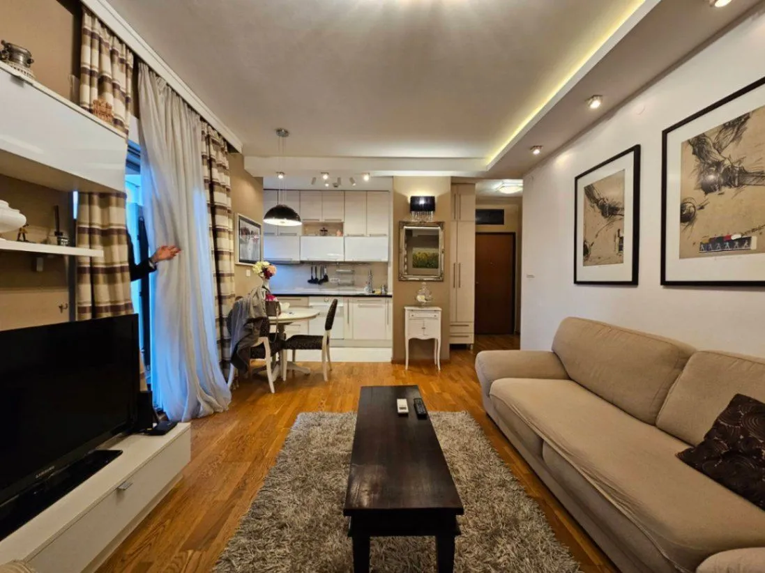 Izdavanje, dvosoban stan, 72m², City Kvart, Podgorica