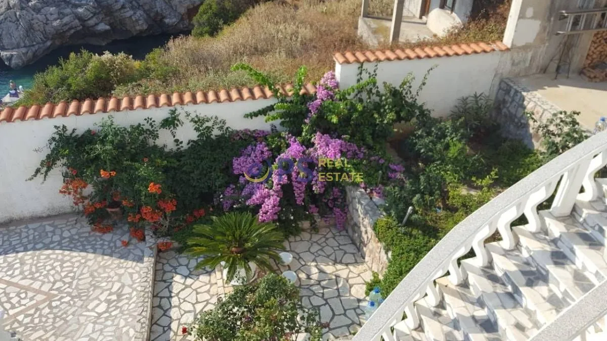 Sale, house, 300m², Bar, Crna Gora
