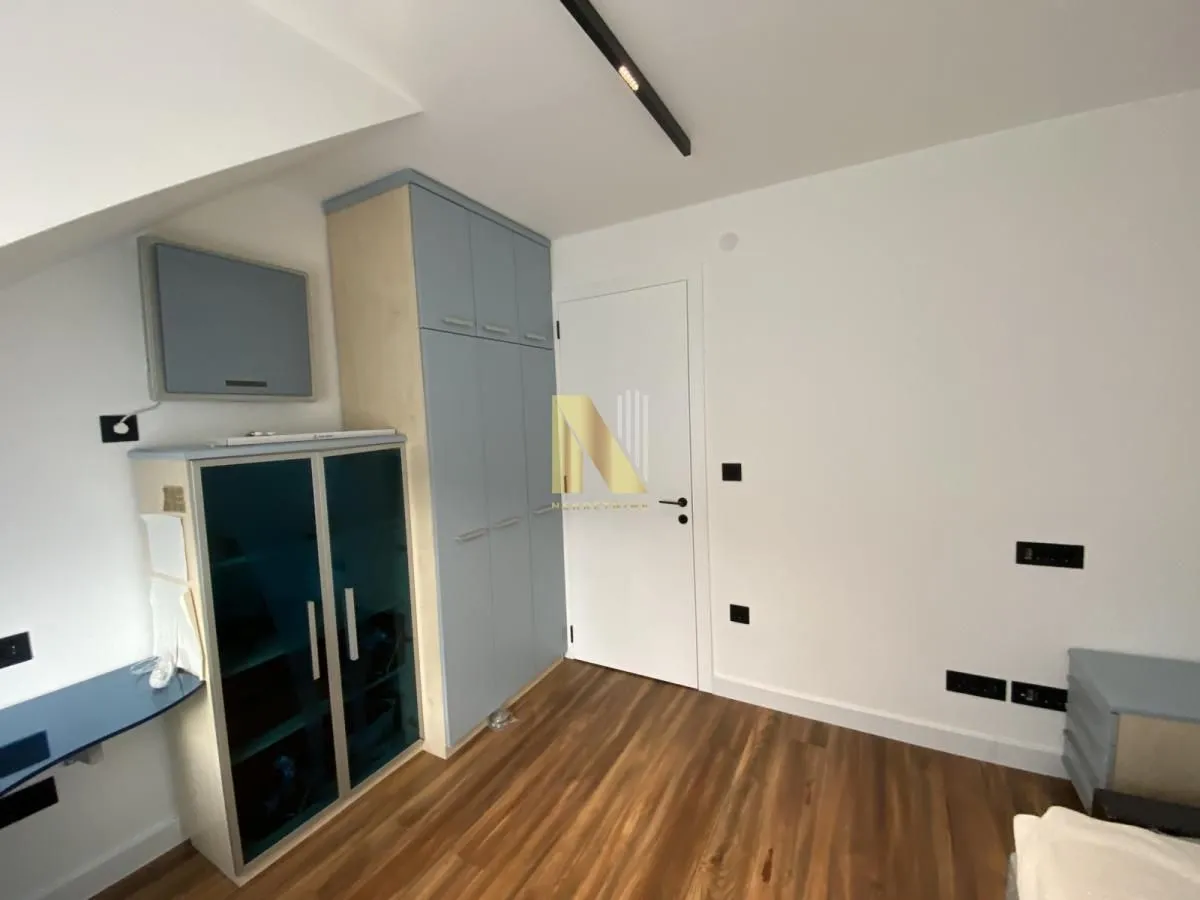 Prodaja, četvorosoban stan, 119m², Centar, Novi Sad