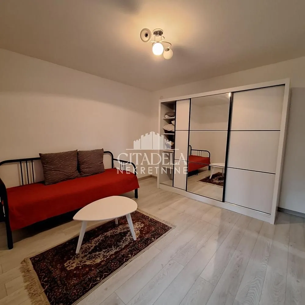 Izdavanje, jednosoban stan, 40m², Kanarevo Brdo, Beograd