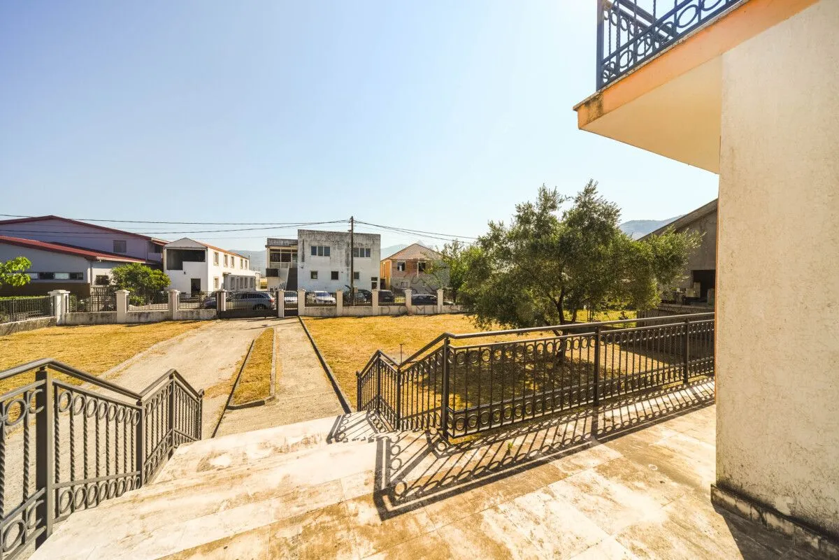Prodaja, kuća, 350m², Tuzi, Podgorica