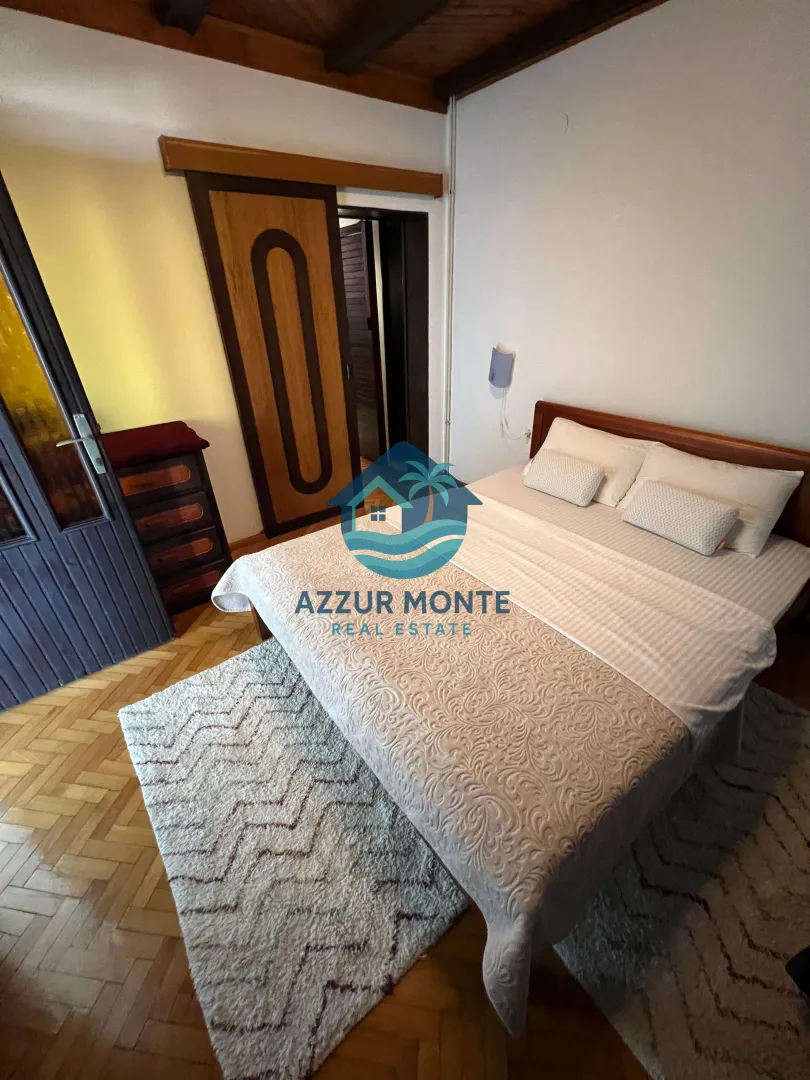 Furnished bedroom with a double bed.
