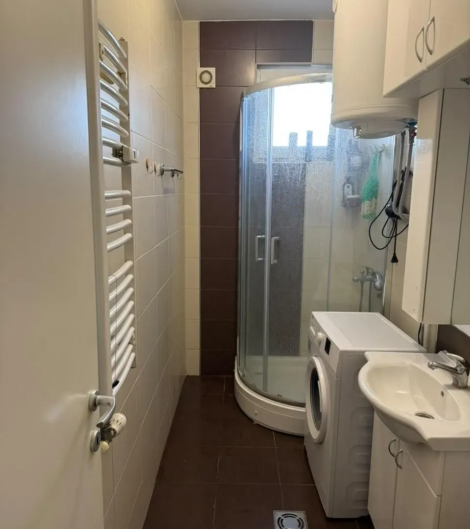 Izdavanje, trosoban stan, 50m², Slavujev Venac, Zvezdara Sve Podlokacije