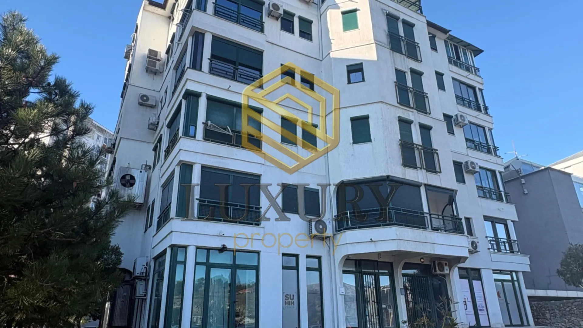 Izdavanje, poslovni prostor, 160m², Obala Morače, Podgorica