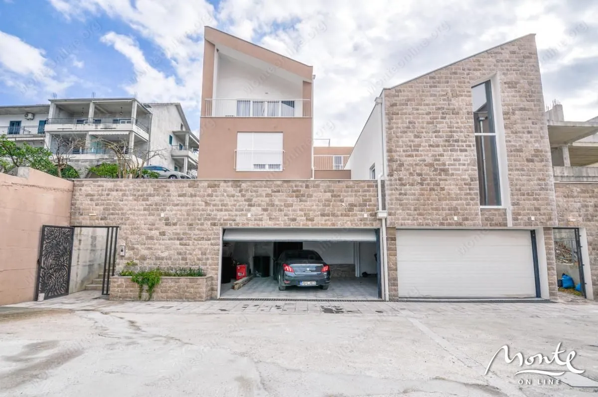 Sale, four bedroom apartment, 124m², Tivat, Crna Gora