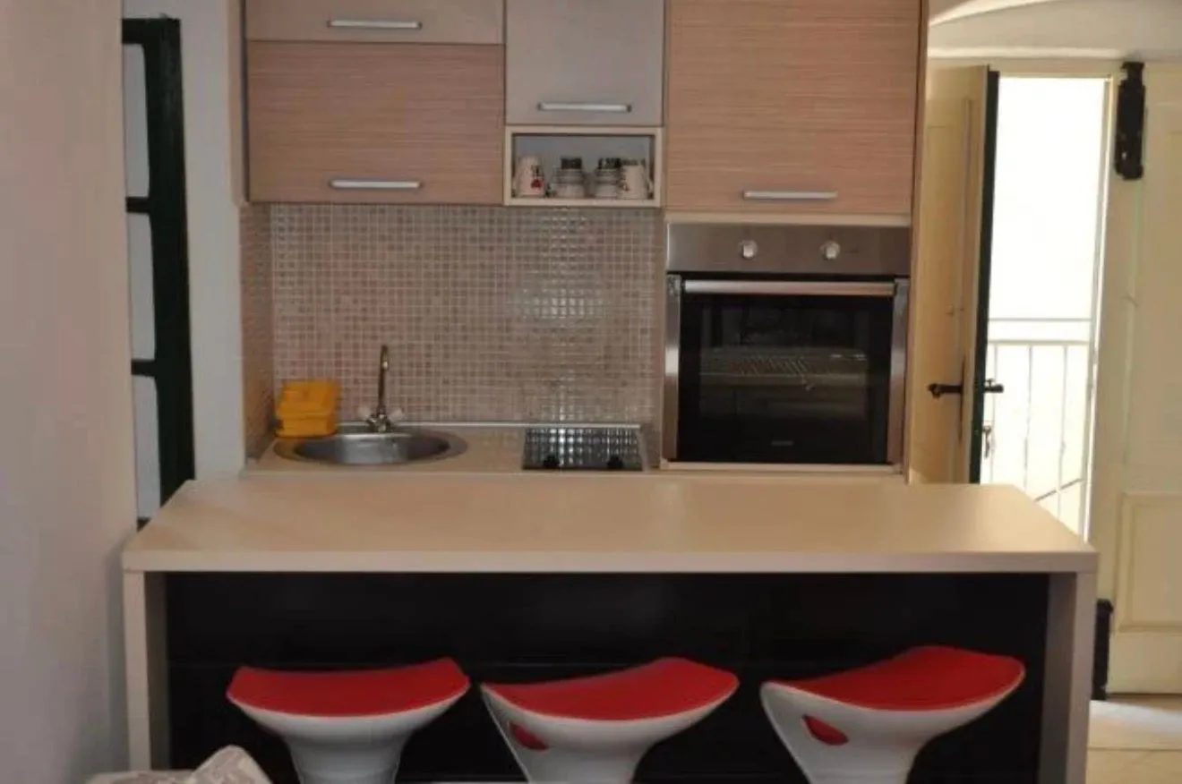 Izdavanje, jednosoban stan, 40m², Stari Grad Kotor, Kotor