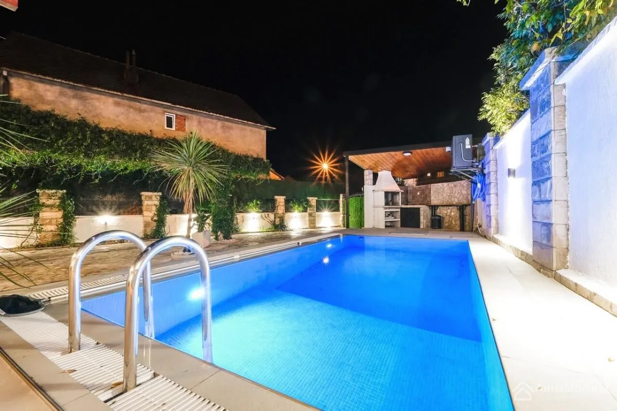 Prodaja, kuća, 198m², Tivat, Crna Gora