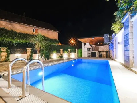 Sale, house, 198m², Tivat, Crna Gora - image 17