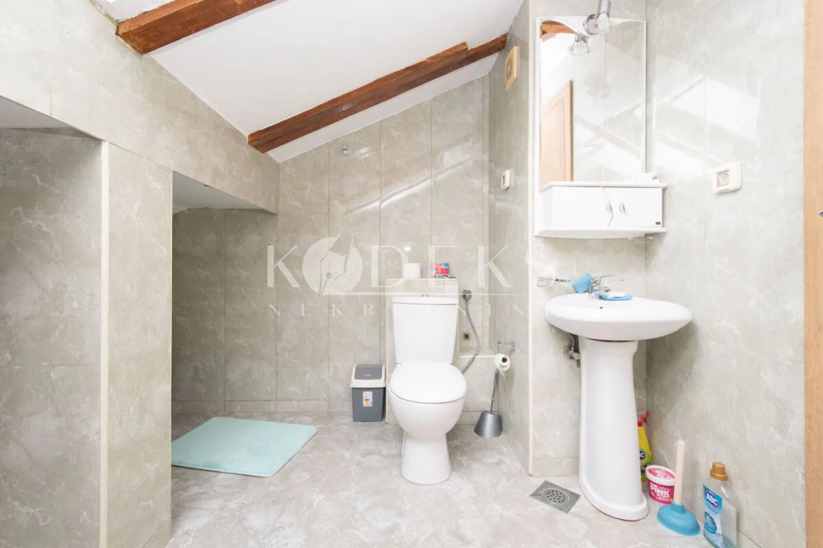 Izdavanje, dvosoban stan, 75m², Stari Aerodrom, Podgorica