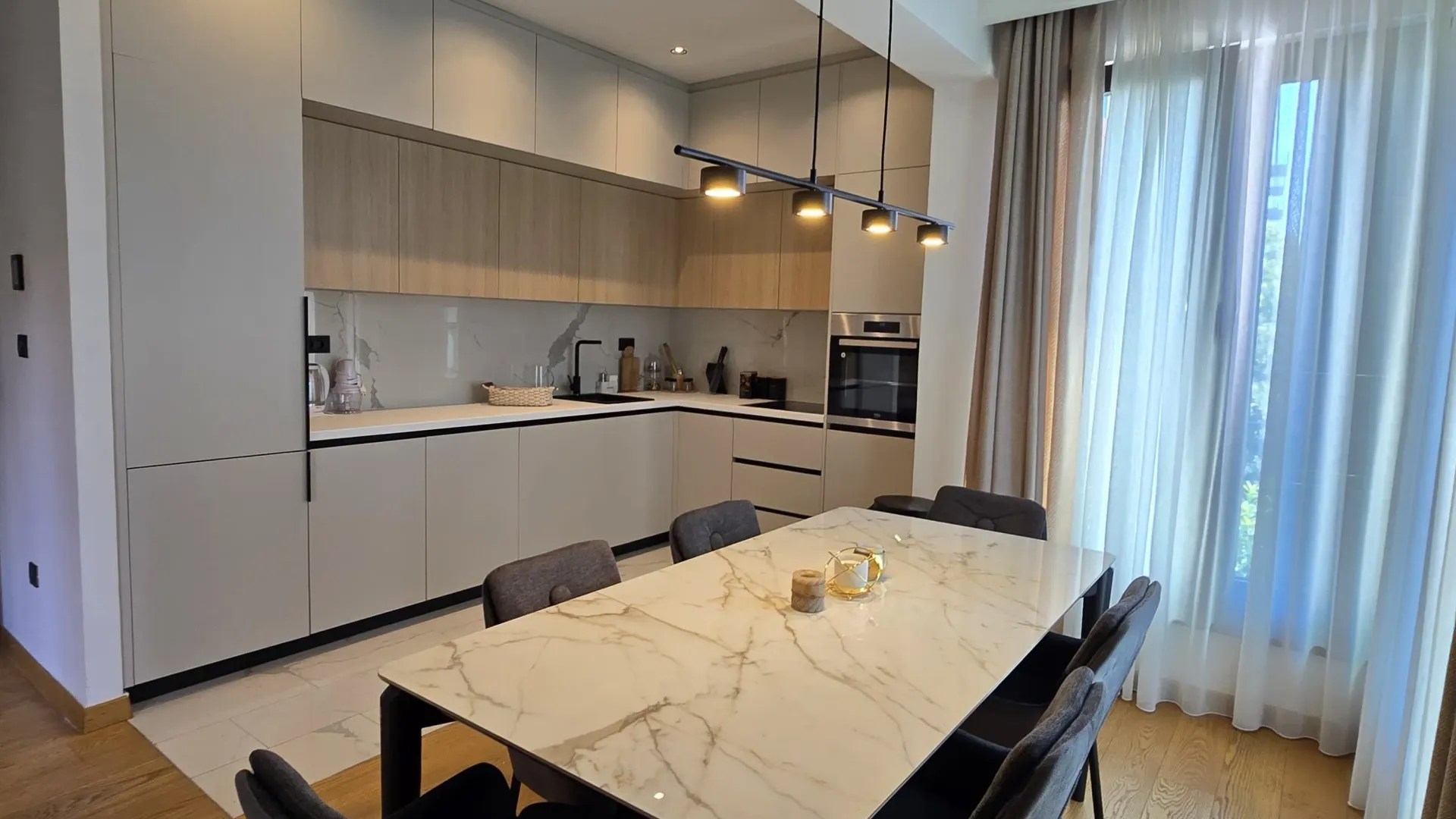 Izdavanje, trosoban stan, 85m², Vezirov Most, Podgorica