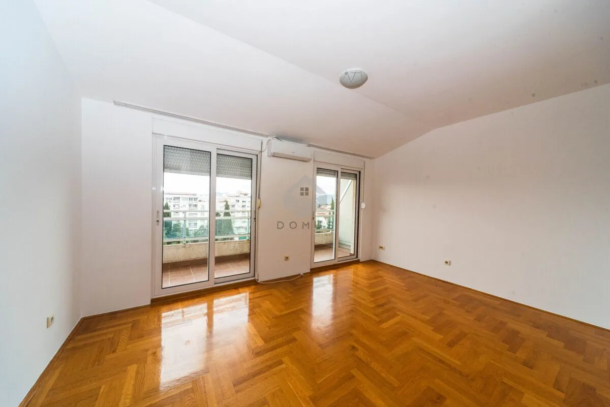 Prodaja, dvosoban stan, 70m², Blok 9, Podgorica